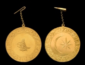 Sultan’s Medal for Egypt 1801, gold, 1st Class, 54 mm, with original gold chain and hook suspension, nearly...