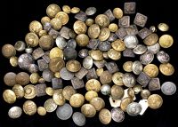 British Military Buttons. A good selection including large examples to the Cameron Highlanders QVC gilt (8), East...