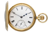 English. A gold half hunting cased keyless watch, 1908.
Movement: gilded three-quarter plate, lever escapement, 7...