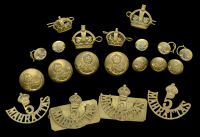 5th Mahrattas Buttons and Shoulder Titles.
Good examples of two pairs of shoulder titles with Edwardian crowns...