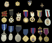 Masonic interest: Great War peace jewel, 1919, Peace Memorial Festival jewel, Olympia, 1925, Royal Masonic hospital...