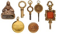 Assorted items, comprising a bloodstone fob seal, four assorted watch keys and two lockets, one stamped ‘625’,...