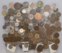 Miscellaneous, Miscellaneous World coins and tokens in base metals (approx. 200), various types [Lot]. Varied state	...