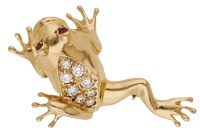 A diamond frog brooch / pendant by Dankner, realistically modelled and set with brilliant-cut diamonds to the back...