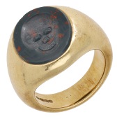 An 18ct gold and bloodstone intaglio ring, 1952, carved to depict a skull, indistinct maker’s mark, Birmingham...