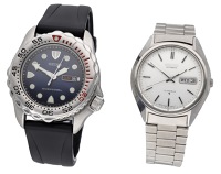 Seiko. Two stainless steel wristwatches with day and date.
Movements: 1st: quartz; 2nd: automatic.
Dials: blue;...