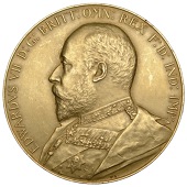 Royal Military College, Sandhurst, King’s Medal, 1904, a gold award by G.W. De Saulles, uniformed bust of Edward...