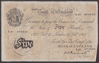 A group of Bank of England notes, including Peppiatt, £5, 14 February 1947, prefix L41, also O’Brien, £5, 18...