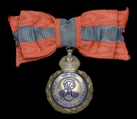 Imperial Service Medal, E.VII.R., Lady’s badge with wreath (Johanna Phelan) mounted on original lady’s bow...